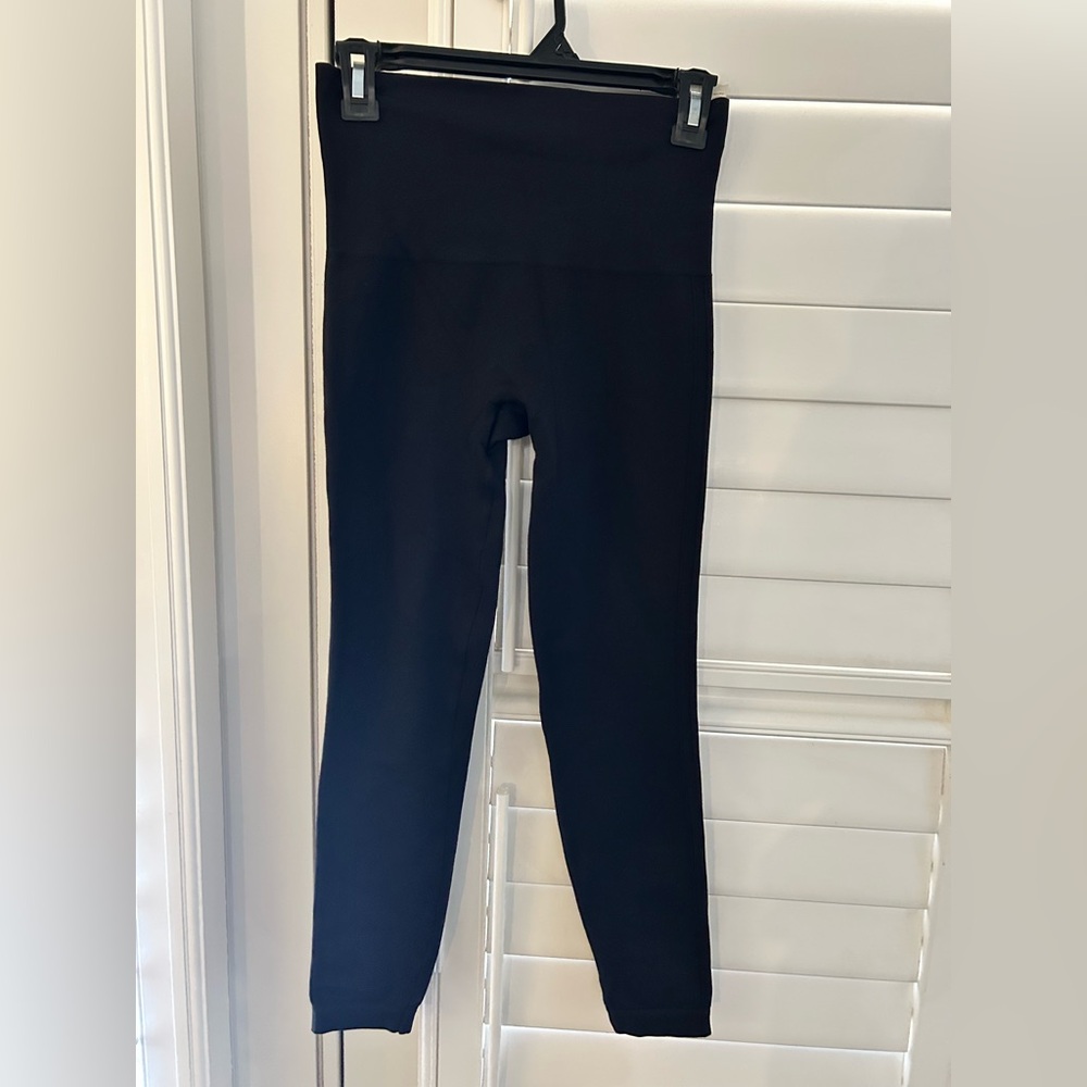 SPANX Classic Black Leggings - Picture 2 of 7